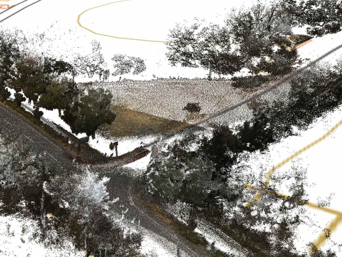 岡山県吉備中央町の歩道と並木を写し取った屋外の点群データ